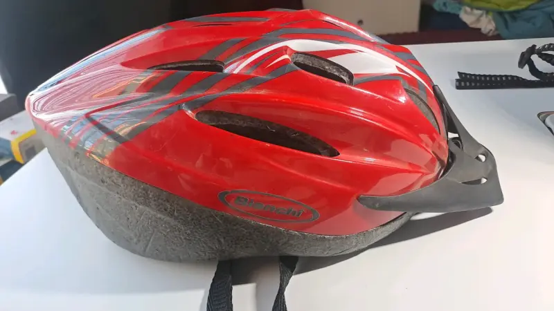 Casco de ciclismo negro y rojo - 2