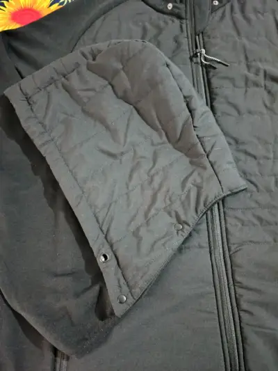 Poleron/Chaqueta negra con capucha para invierno - miniatura 3
