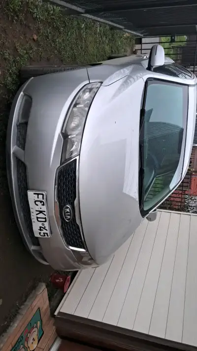 Kia Cerato año 2012, full - miniatura 1