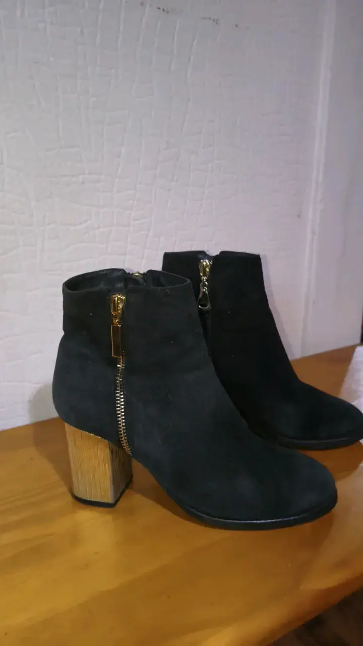 Botines de gamuza negros con tacón grueso - 2
