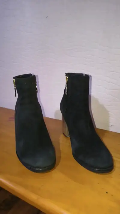 Botines de gamuza negros con tacón grueso - miniatura 3