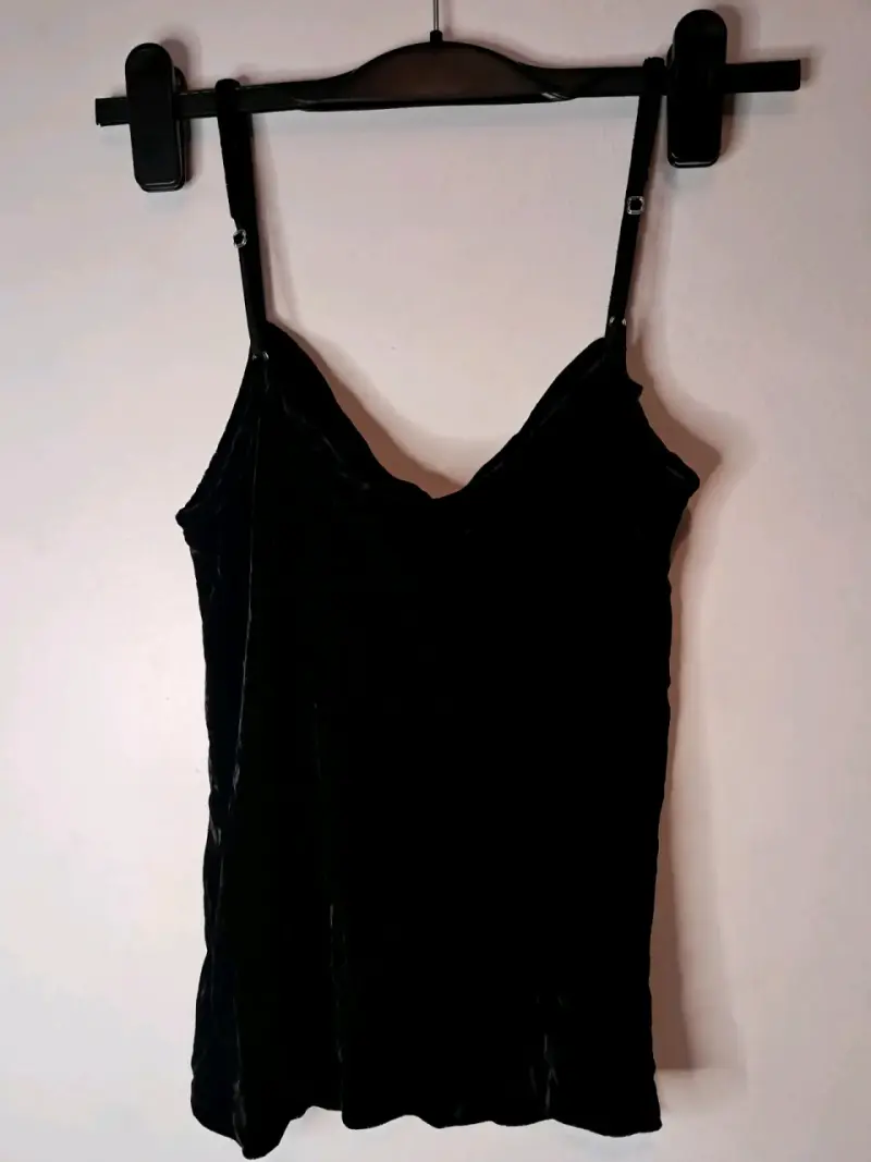 Top de tirantes negro de terciopelo - 1