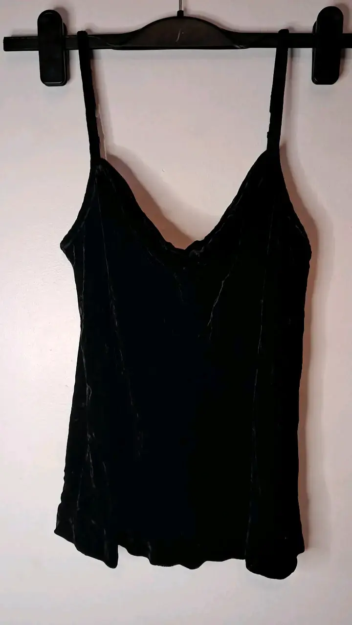 Top de tirantes negro de terciopelo - 3