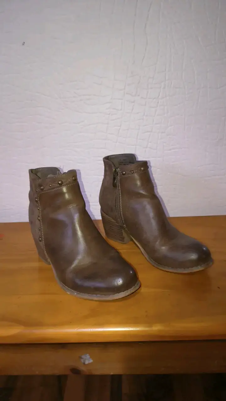 Botines de cuero marrón con tacón - 1