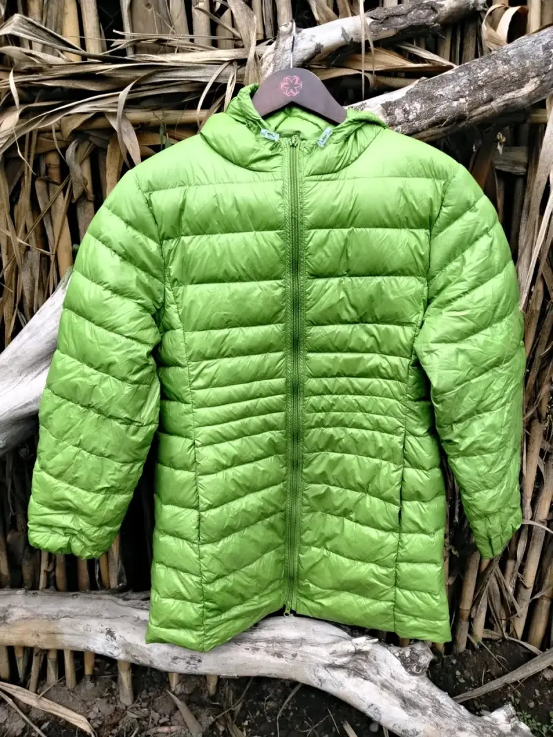 Chaqueta acolchada verde con capucha - 1