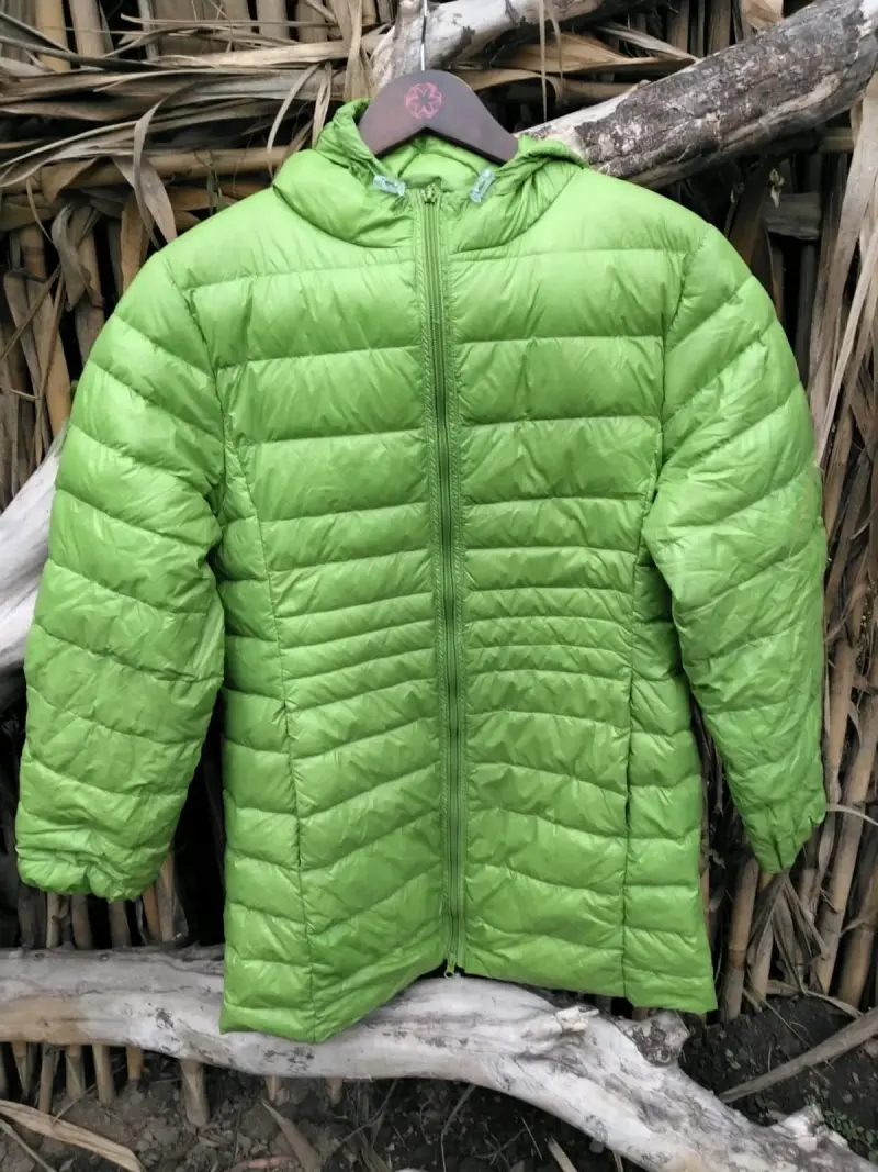 Chaqueta acolchada verde con capucha - 4