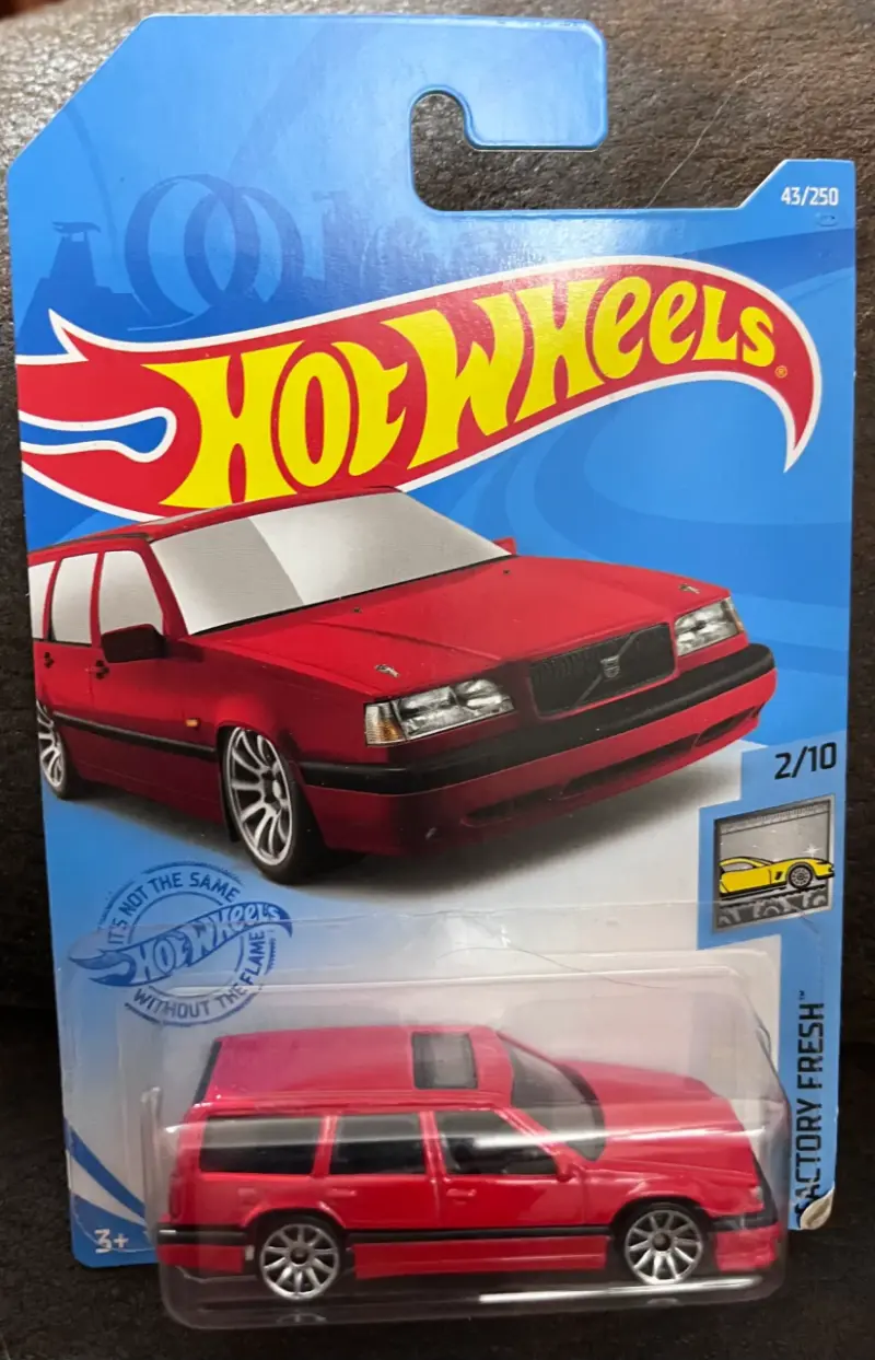 Hot Wheels Volvo 850 Estate rojo