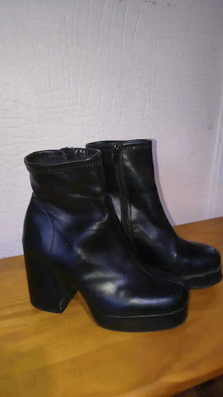 Botines de cuero negro con tacón alto - 2