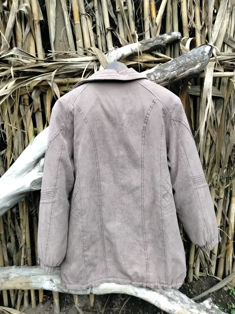 Chaqueta de mujer beige con bolsillos - 2