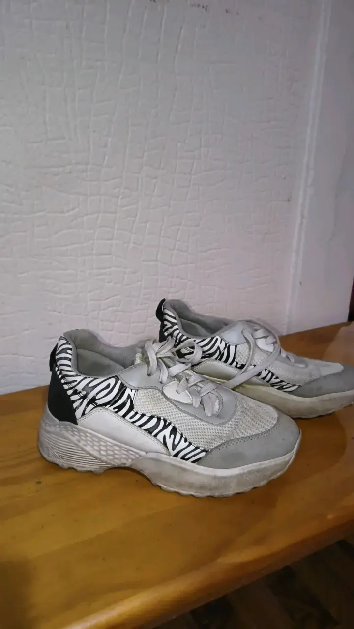 Zapatillas deportivas con diseño de cebra - 2