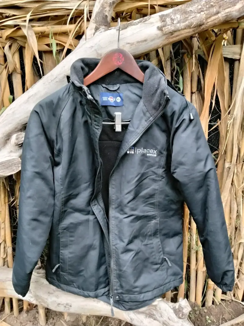 Chaqueta negra impermeable Placex - 2
