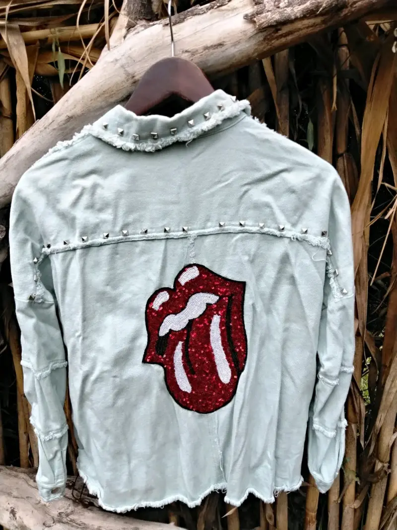 Chaqueta de mezclilla con tachas - 3