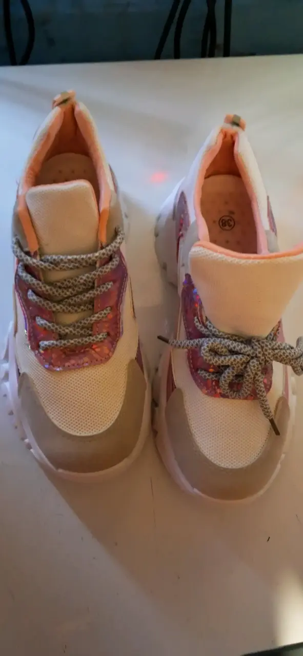 Zapatillas deportivas con detalles brillantes - 2