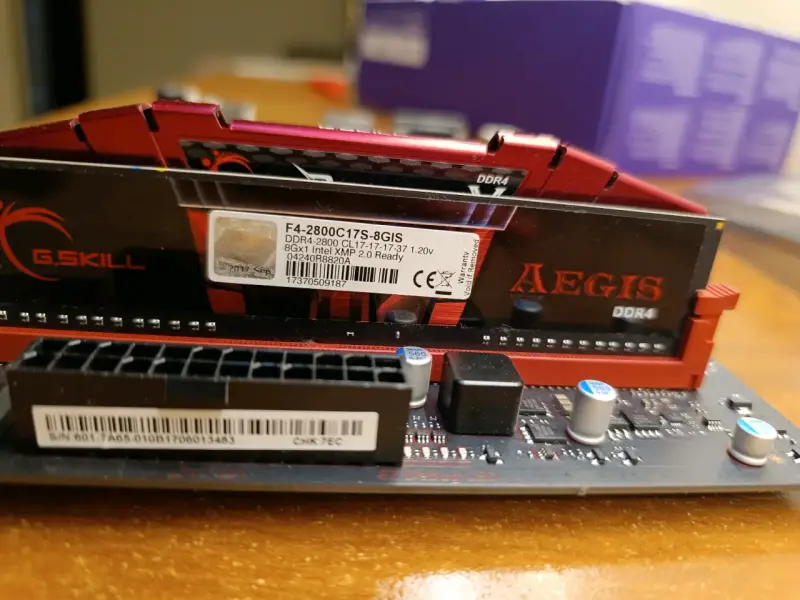 Placa madre MSI B250M + procesador i7 7700k+ 2 ram - 4