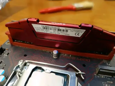 Placa madre MSI B250M + procesador i7 7700k+ 2 ram - miniatura 5