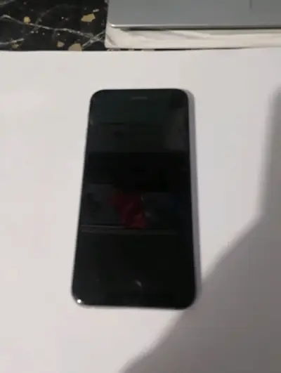 Smartphone negro (iPhone 6s) - miniatura 1