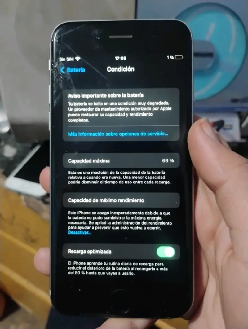 Smartphone negro (iPhone 6s) - 2
