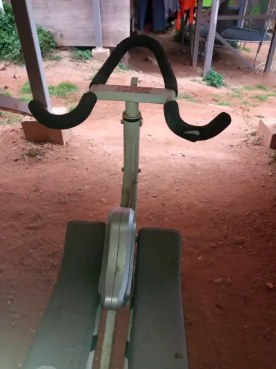 Bicicleta estática plegable usada - miniatura 1