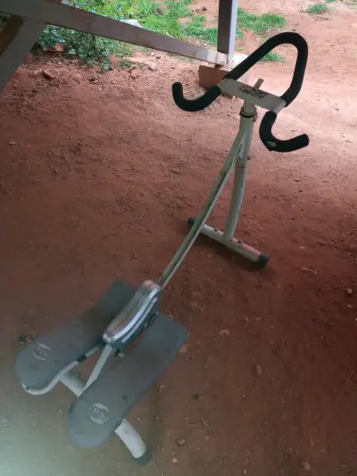 Bicicleta estática plegable usada - miniatura 3