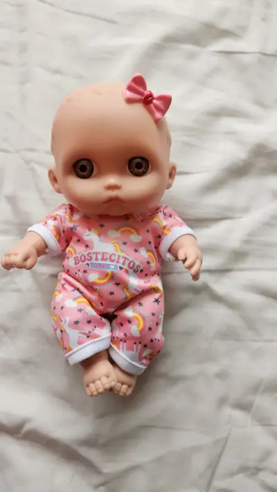 Muñeca bebé Bostecitos con pijama rosa - miniatura 5