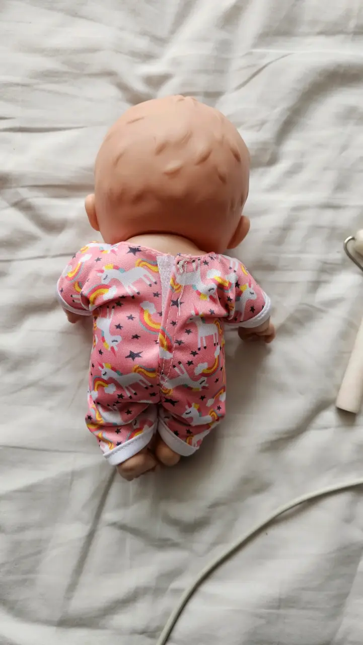 Muñeca bebé Bostecitos con pijama rosa - 6
