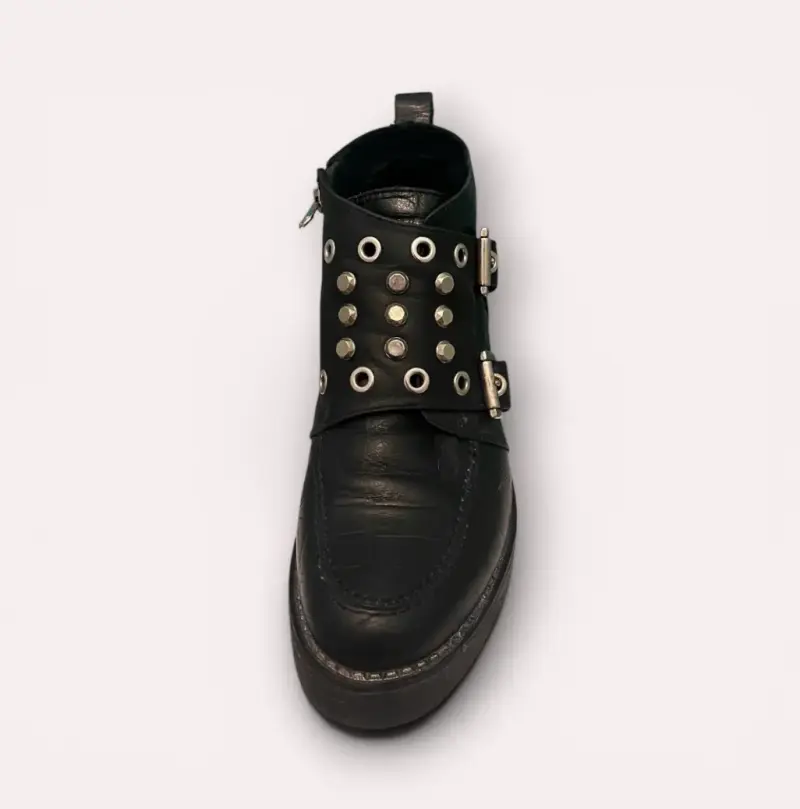 Botines negros con hebillas metálicas - 3