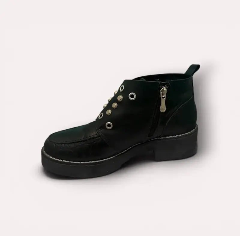 Botines negros con hebillas metálicas - 4