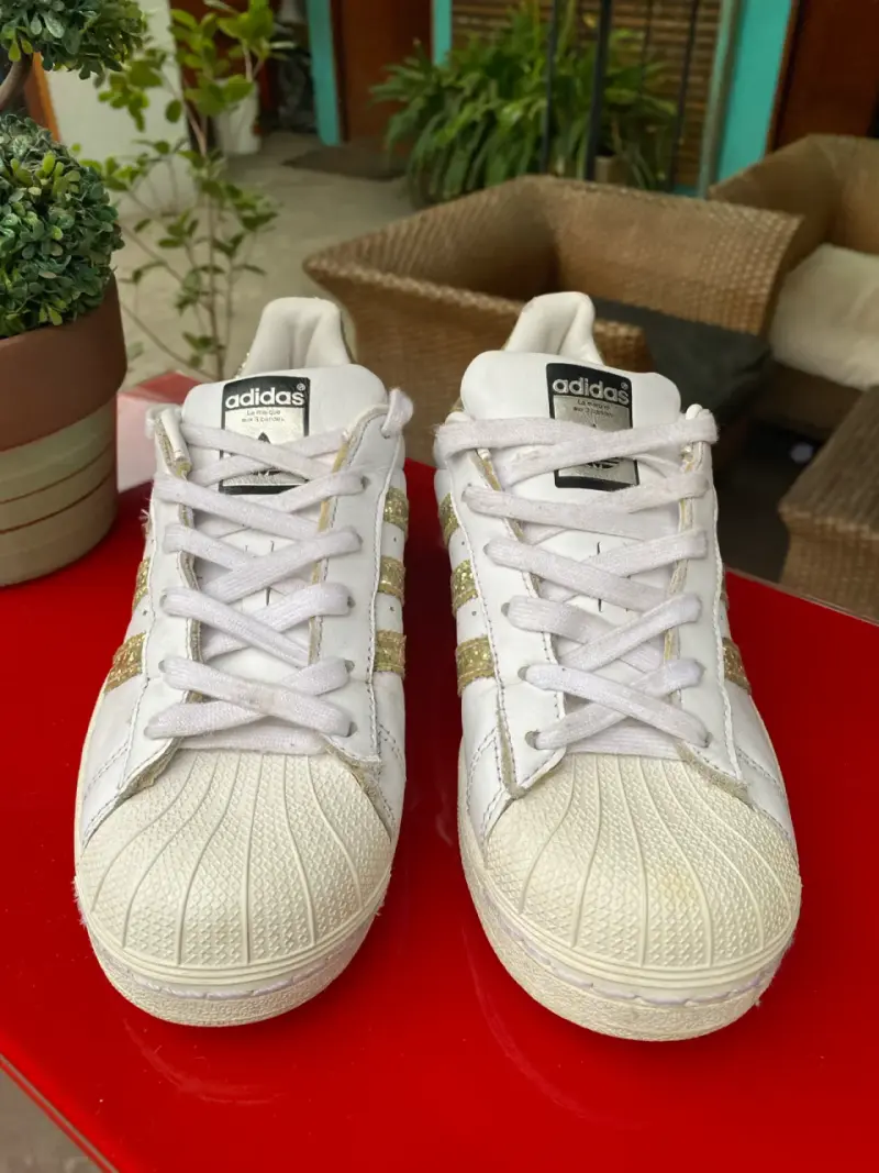 Zapatillas Adidas superstar blanca con dorados - 1