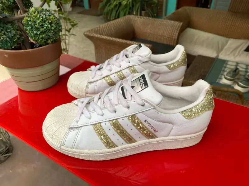 Zapatillas Adidas superstar blanca con dorados - 2