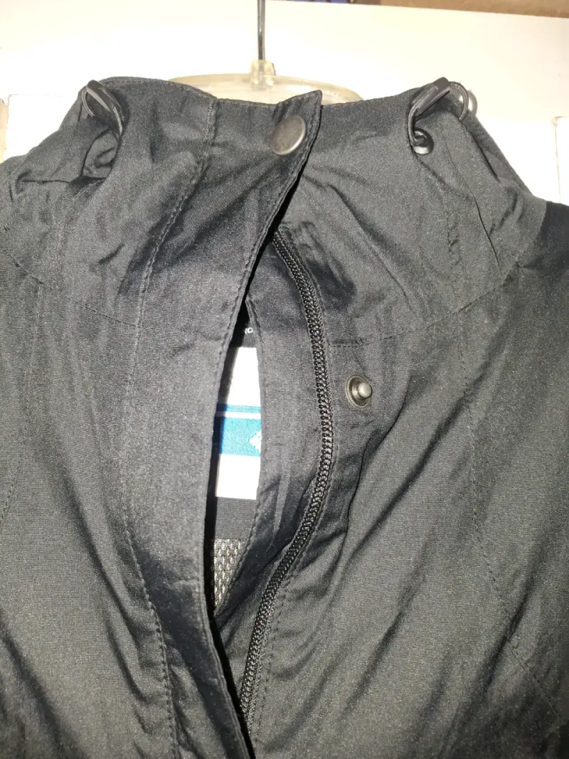 Parka negra impermeable para mujer - 3