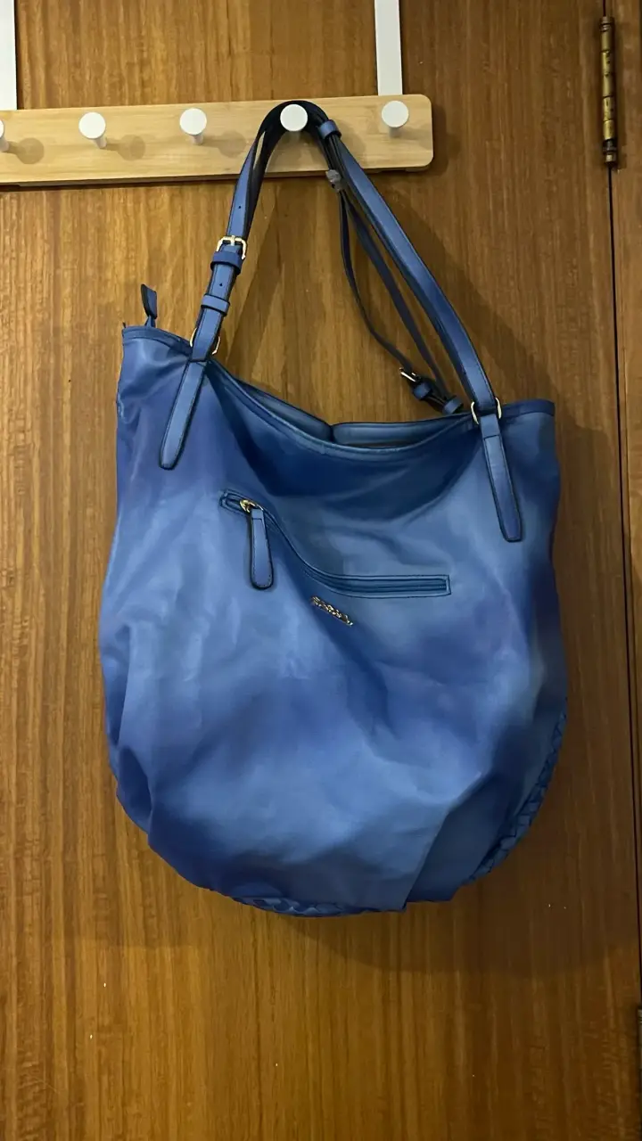 Bolso de símil cuero azul tejido elegante - 2