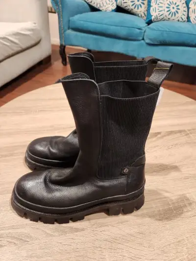 Botas negras de cuero con suela gruesa - miniatura 3