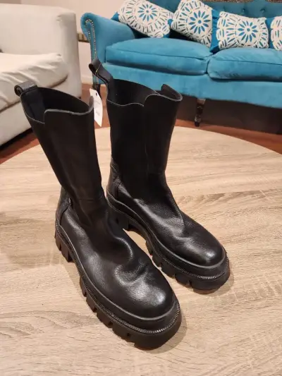 Botas negras de cuero con suela gruesa - miniatura 4