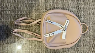 Mochila pequeña rosada palo con cinta decorativa - miniatura 1