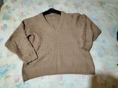 Suéter de punto marrón para hombre - miniatura 1