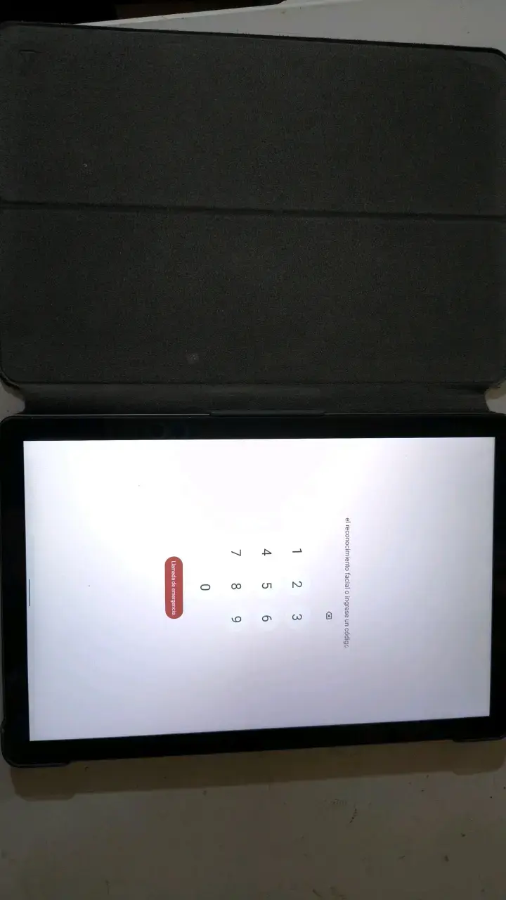 Tablet con funda protectora negra lenovo - 1