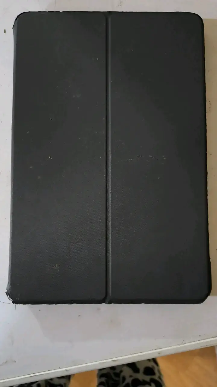 Tablet con funda protectora negra lenovo - 2