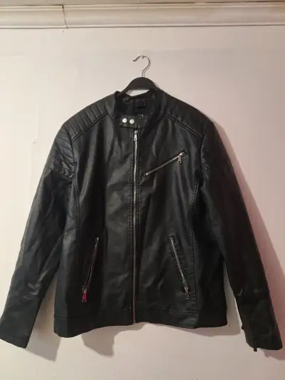 Chaqueta de cuero negra estilo biker - miniatura 1