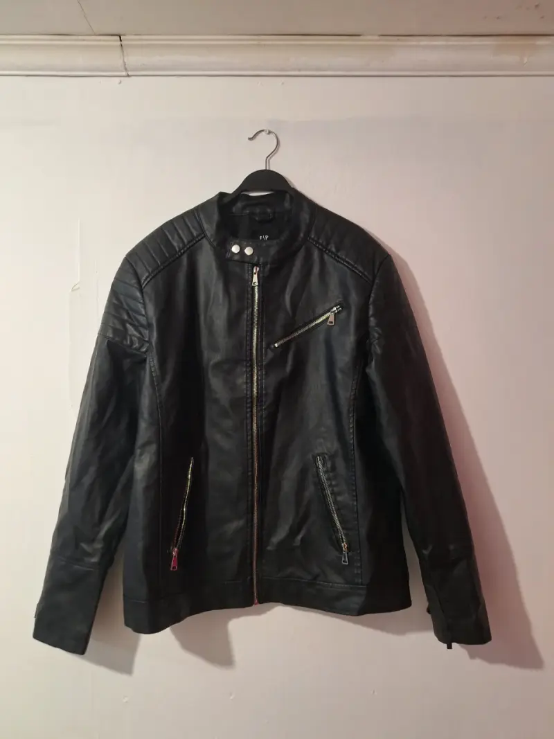 Chaqueta de cuero negra estilo biker - 2