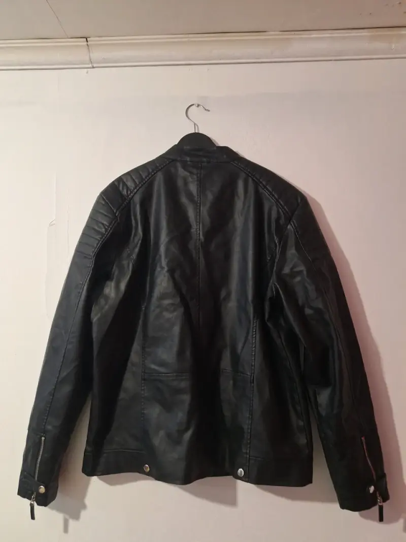 Chaqueta de cuero negra estilo biker - 3