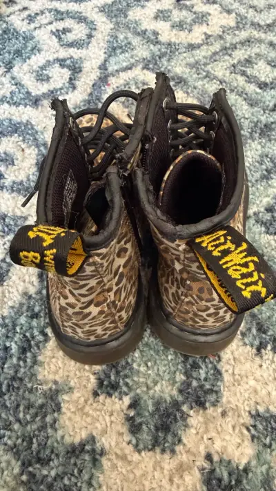 Botas 34 Dr. Martens estampado leopardo - miniatura 2