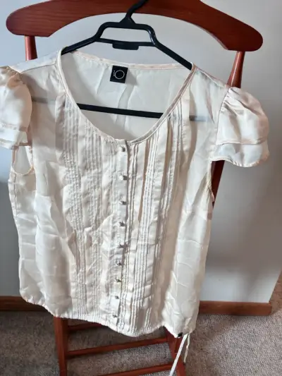 2Blusas de mujer en azul y beige con detalles plis - miniatura 2