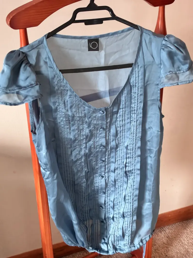 2Blusas de mujer en azul y beige con detalles plis - 3