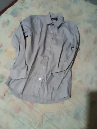 Camisa gris de vestir para hombre - miniatura 1