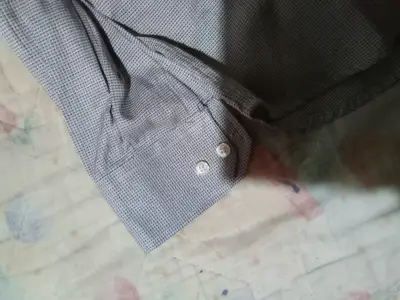 Camisa gris de vestir para hombre - miniatura 3
