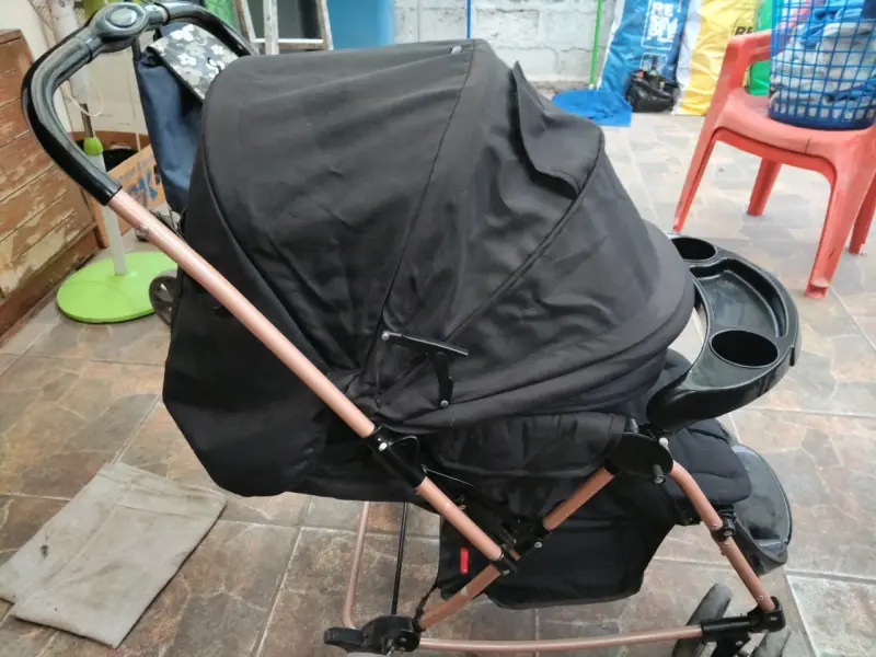 Coche de bebé plegable negro con bandeja - 1