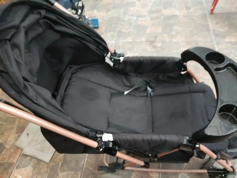 Coche de bebé plegable negro con bandeja - 2