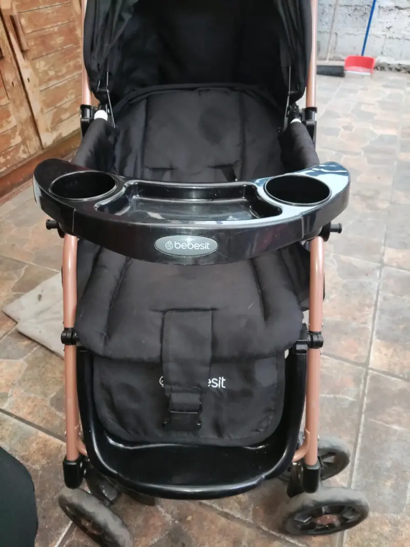 Coche de bebé plegable negro con bandeja - 3