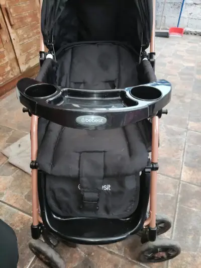 Coche de bebé plegable negro con bandeja - miniatura 3
