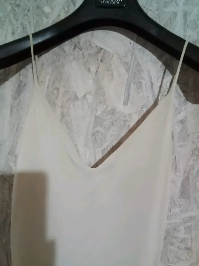 Vestido beige con flecos elegante - 2